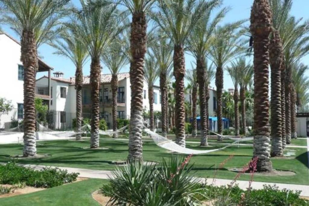 Luxurious Villa With Majestic Mountain View, 12 Pools, Spas, Ground Floor La Quinta Bagian luar foto