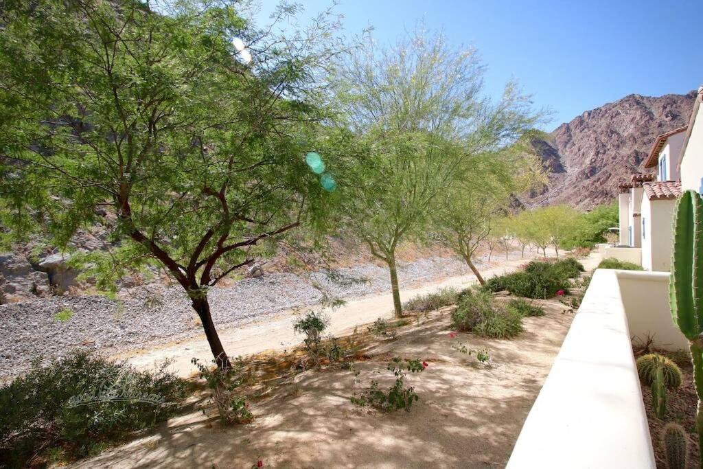 Luxurious Villa With Majestic Mountain View, 12 Pools, Spas, Ground Floor La Quinta Bagian luar foto