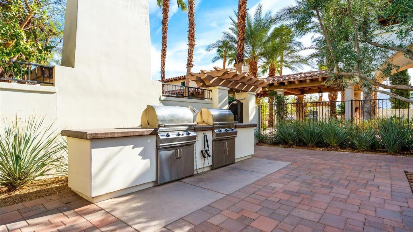 Luxurious Villa With Majestic Mountain View, 12 Pools, Spas, Ground Floor La Quinta Bagian luar foto